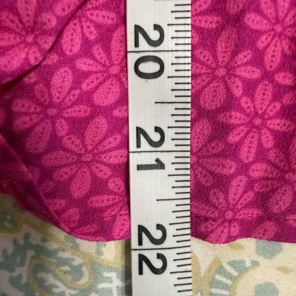 V-Neck Tie-Front Blouse Bold Pink Print Puff Sleeve Medium New with Tags - Picture 7 of 7